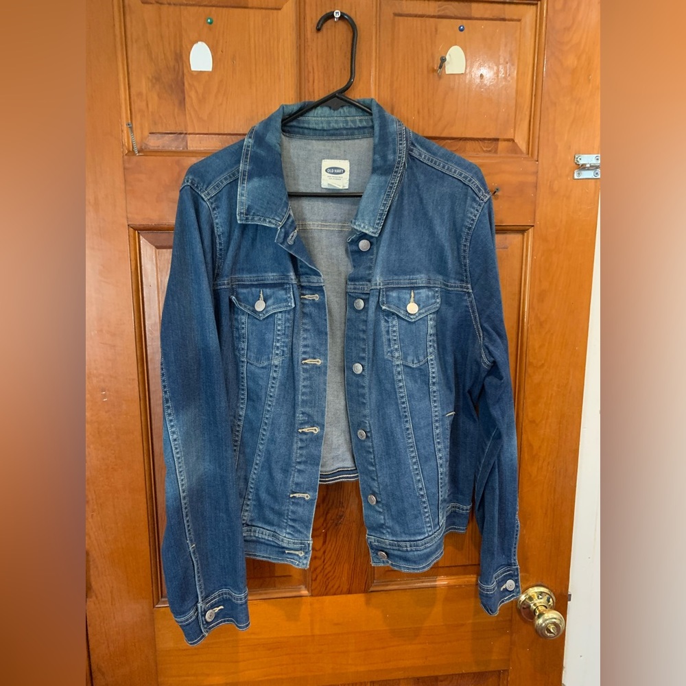 Women’s jean jacket. Size XL.